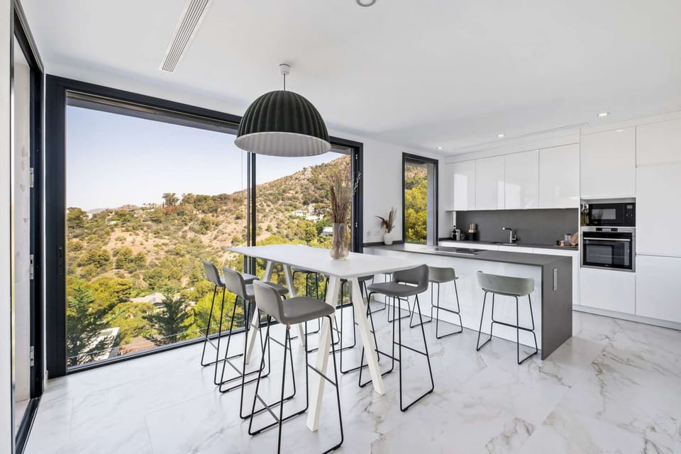 Kitchen | Dining area