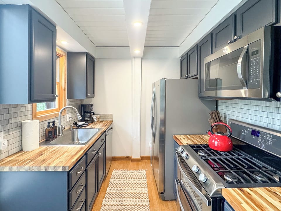 Clean and well equipped kitchen