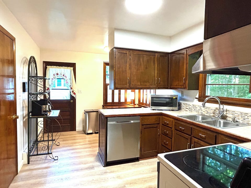 Chef's kitchen with full size appliances, cookware, service for 8, utensils