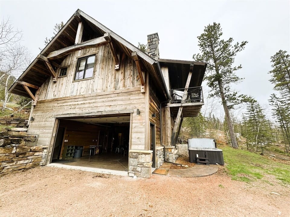 Apres Powder Haus