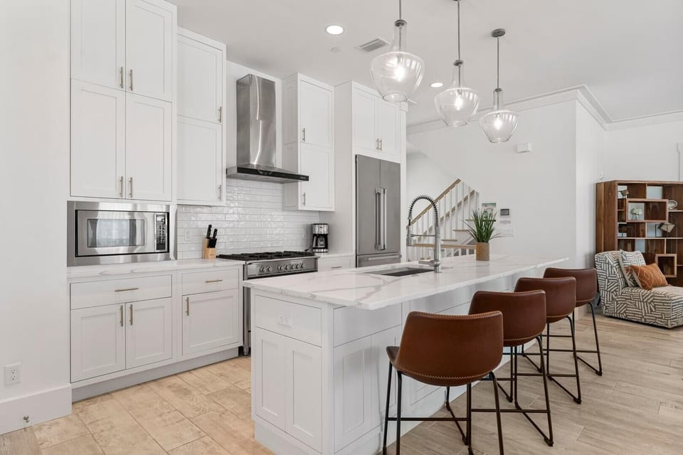 Kitchen with Breakfast Bar