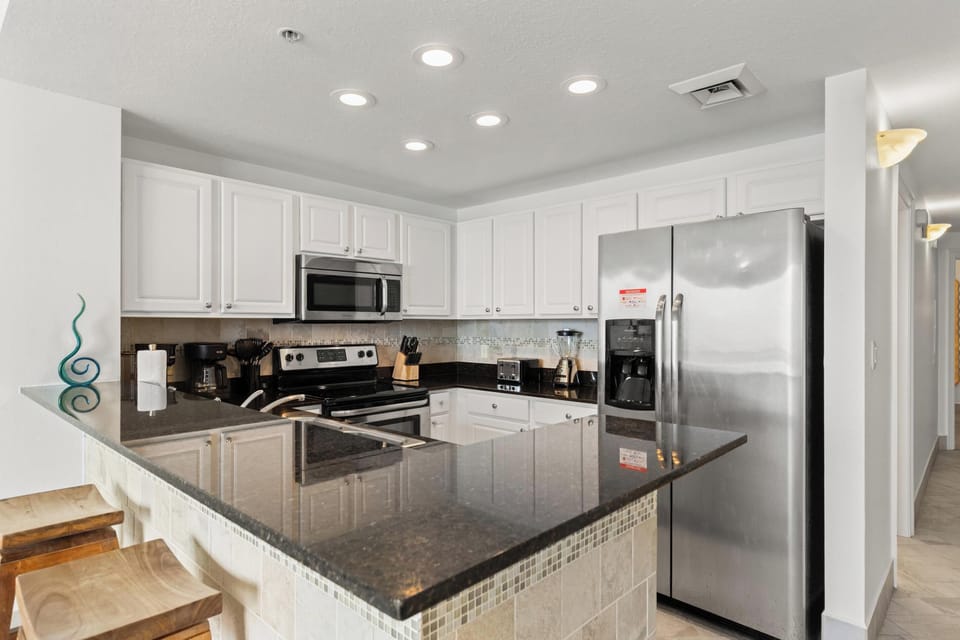 Kitchen with Breakfast Bar