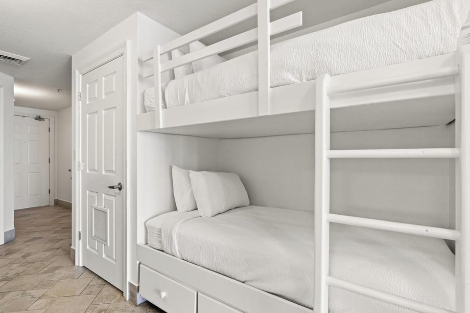 Bunk Alcove