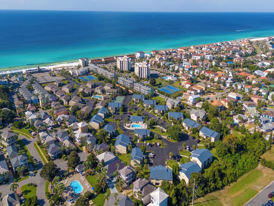 Chateau La Mer II Aerial - Close to Beach