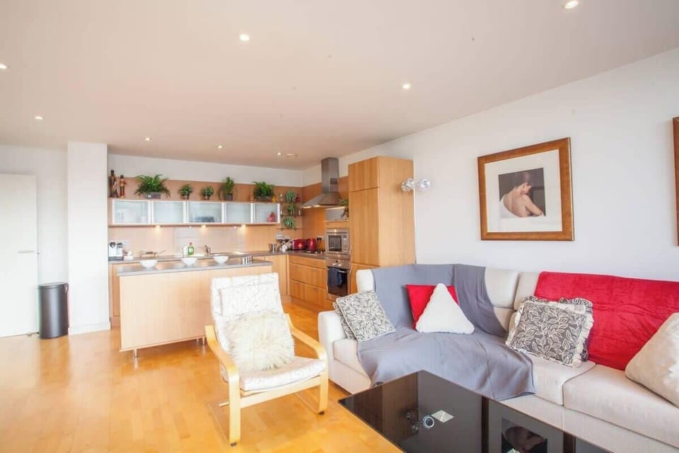 Open plan kitchen and lounge area