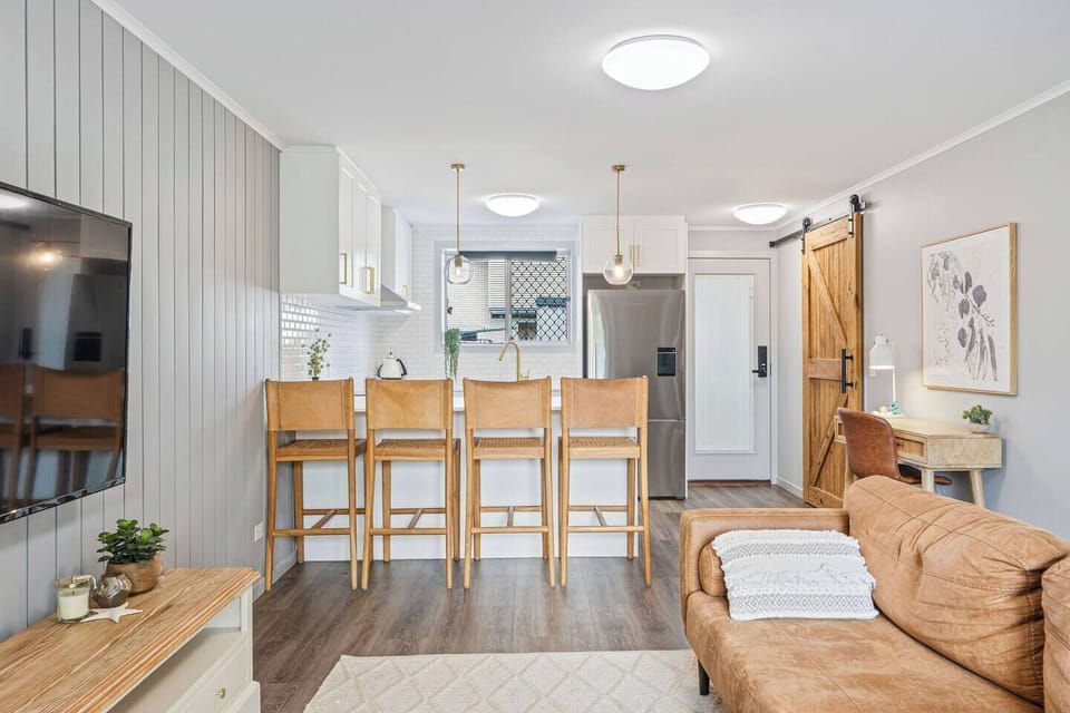 The kitchen is fully equipped with modern appliances and thoughtful touches, ideal for preparing beach-day snacks or a relaxed morning coffee.