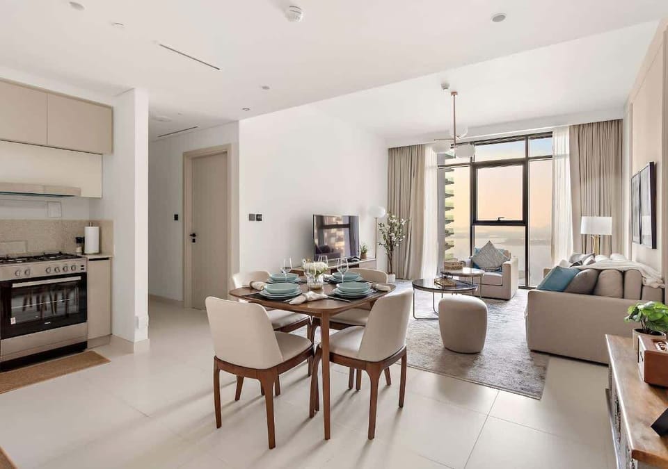 The dining space, seamlessly connected to the living room, features a stylish 4-seater dining table. Fully equipped with all the dinnerware you’ll need, the kitchenette is a step away for your convenience. Perfect for enjoying meals together!