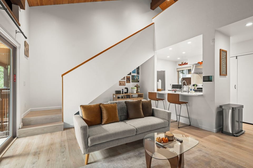 Sitting Area - Alpine Loft at The Villas