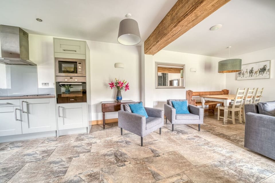 Sociable open-plan living area for group gatherings