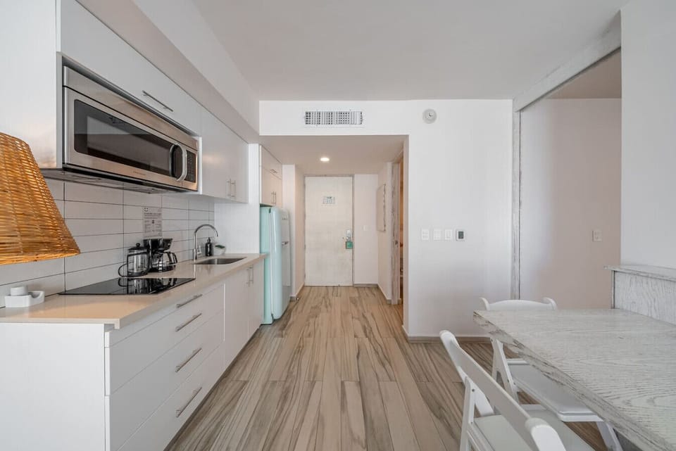 Dining made simple and stylish.