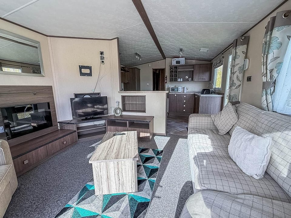 Experience the perfect staycation UK at Parkdean Resorts Southview Holiday Park Skegness, just a short drive from the golden sands of Skegness beach and the iconic Skegness pier.