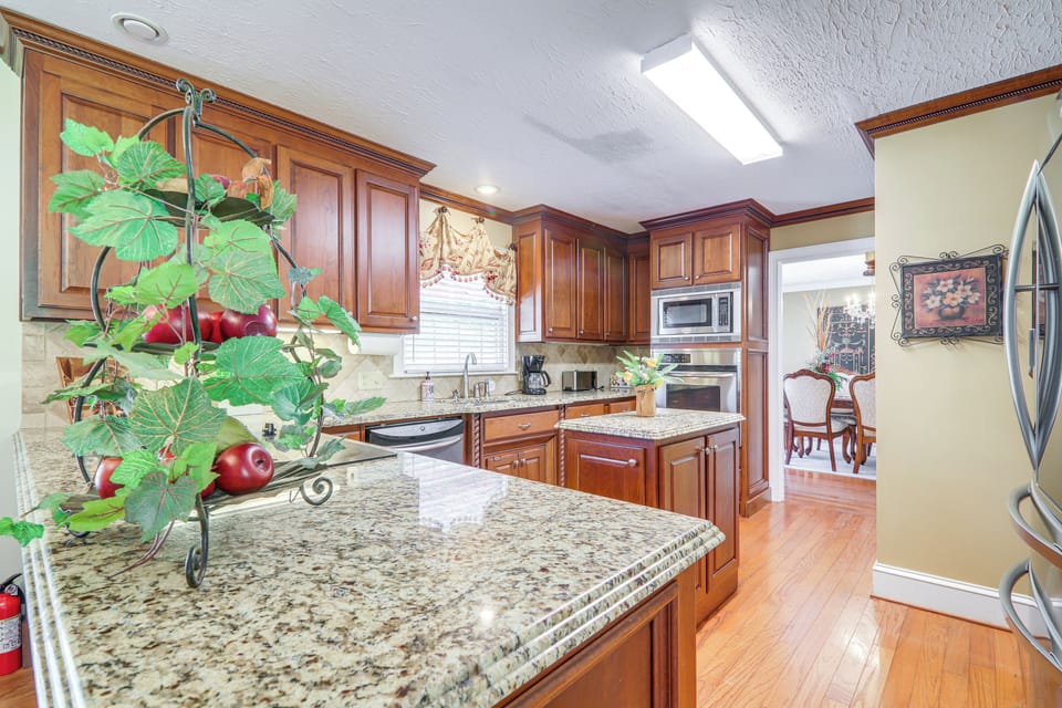 Kitchen | Main Level | Keurig & Drip Coffee Makers | Blender | Cooking Basics