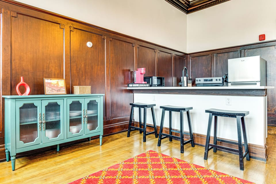 Dining Bar | Kitchen