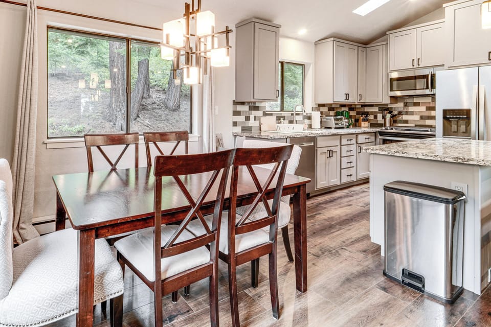 Dining Area | Main Floor