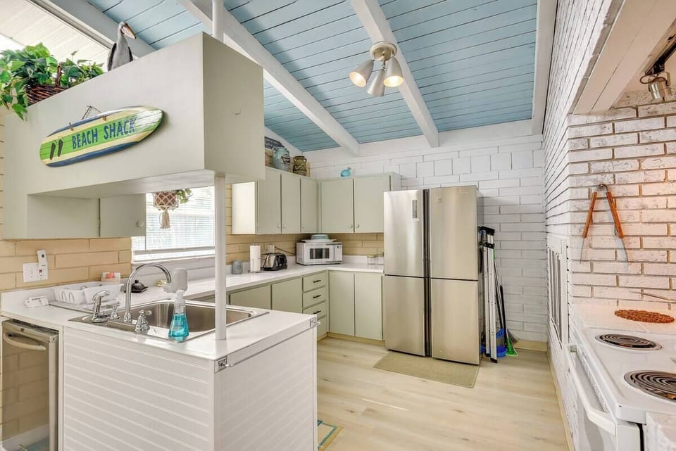 It may be quirky, and perfectly imperfect, but this fun vintage kitchen still holds all the modern amenities one could need, and a large stainless fridge with icemaker for all your refreshments.