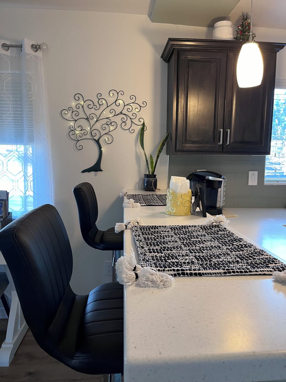 Kitchen bar eating area, also 4 tv trays 