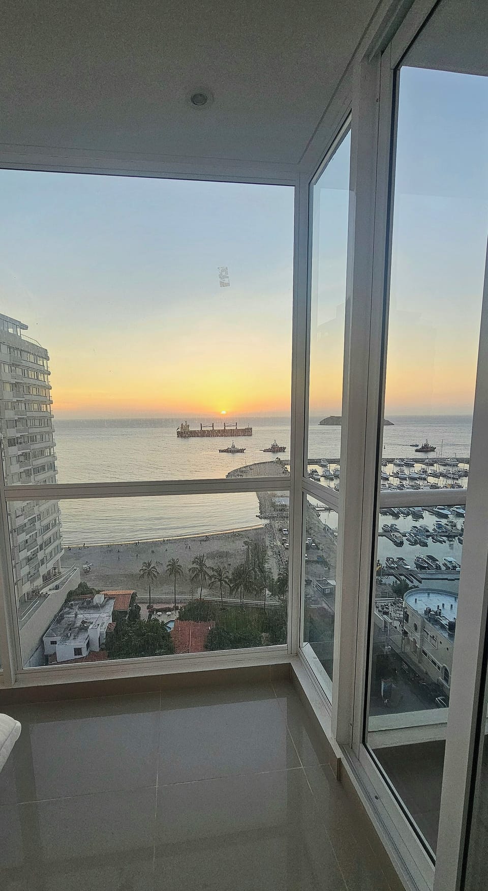 You can enjoy in your own bedroom, panoramic and lovely sunrise or sunset views 