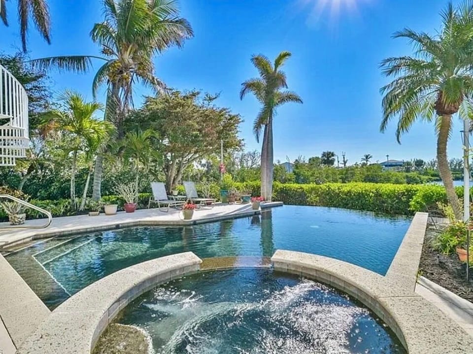Private pool