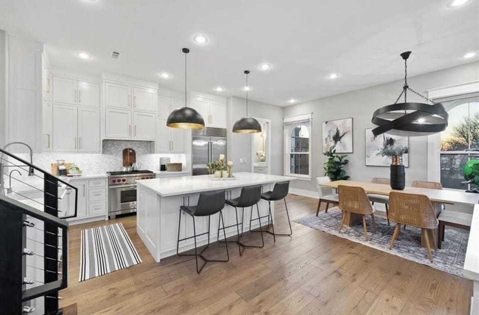 Abundant room for meal prep, dining, and conversations!