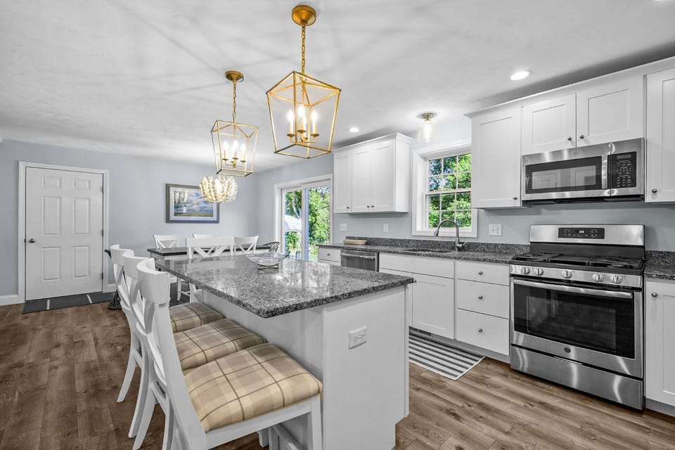 Spacious kitchen with seating for 4 at the island