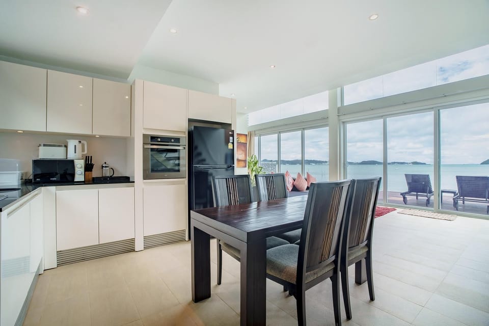 Raya Villa, 2 Bed Beachfront Villa Private Pool (7222)