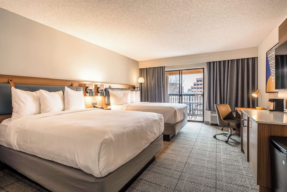Unwind in a spacious double-queen room with balcony light.