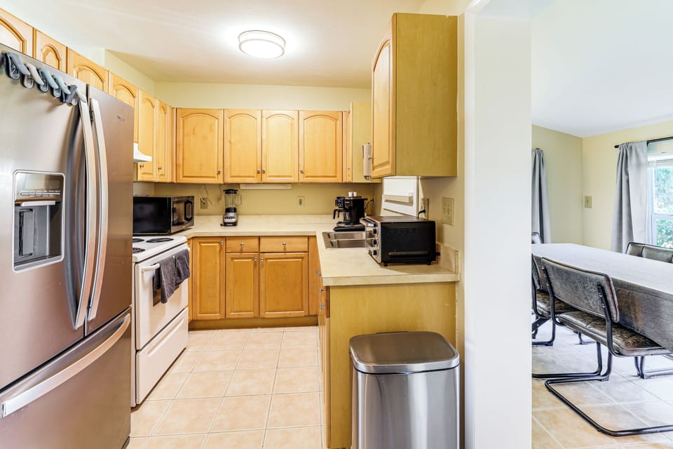 Kitchen | Keurig/Drip Coffee Maker | Toaster Oven | Blender | Cooking Basics