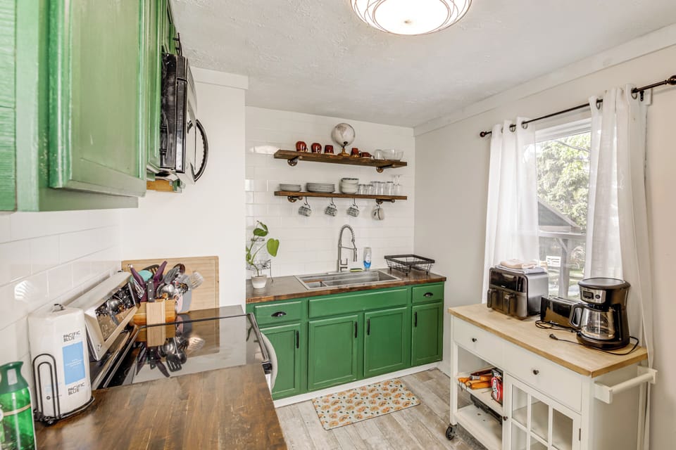 Kitchen | 1st Floor | Cooking Basics | Dishware/Flatware | Drip Coffee Maker