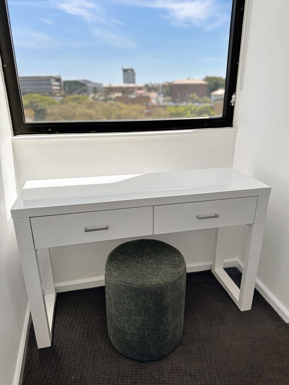 Work desk