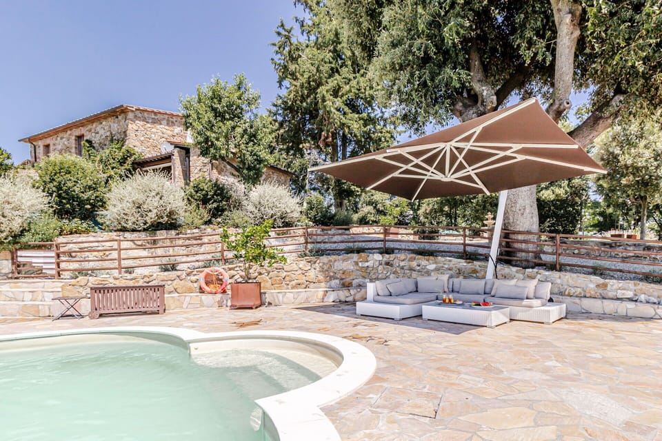 Building Exterior, Garden, Main Entrance, Pool