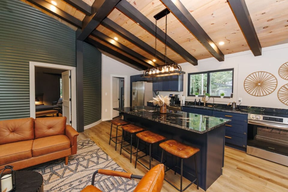 Start your morning brewing coffee at the spacious kitchen island as sunlight pours in through the kitchen window. Friends gather at the barstools, planning the day’s adventures. At night, the glow of warm lighting and cozy seating sets the scene for conne