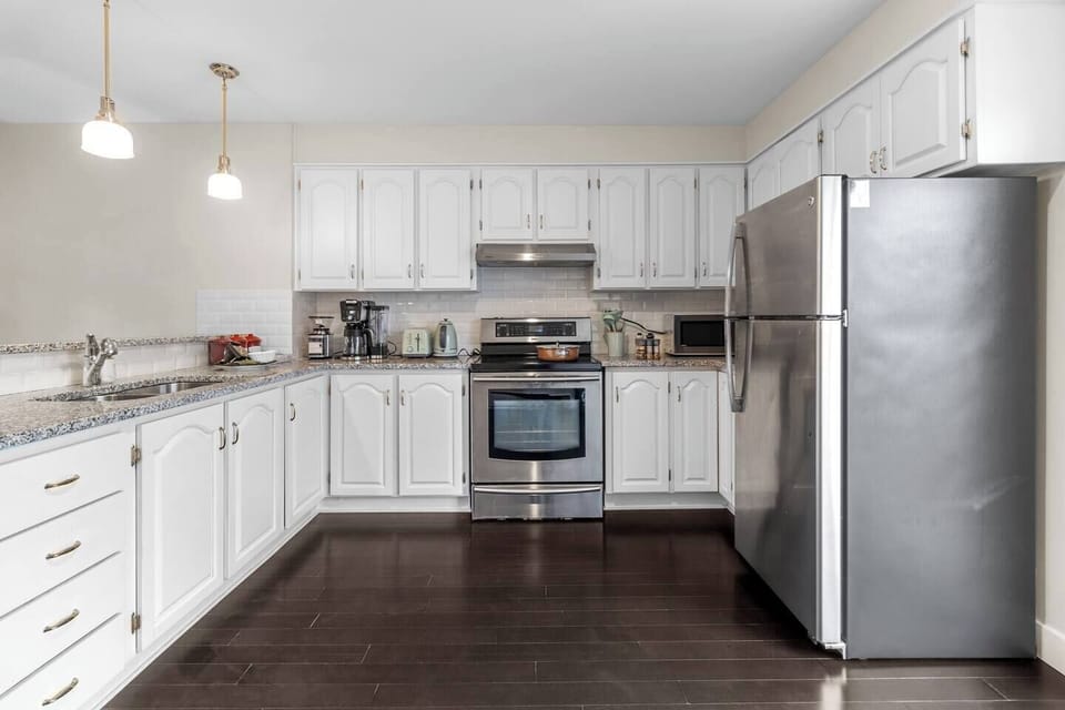 Fully equipped kitchen with everything you need for home-cooked meals