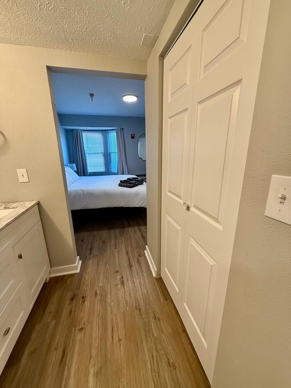 Drift off in calm, then explore the city vibes.