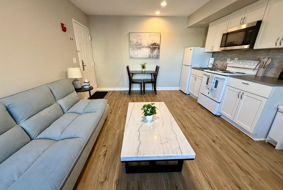 Settle in, then step out. Your straightforward stay for city adventures.