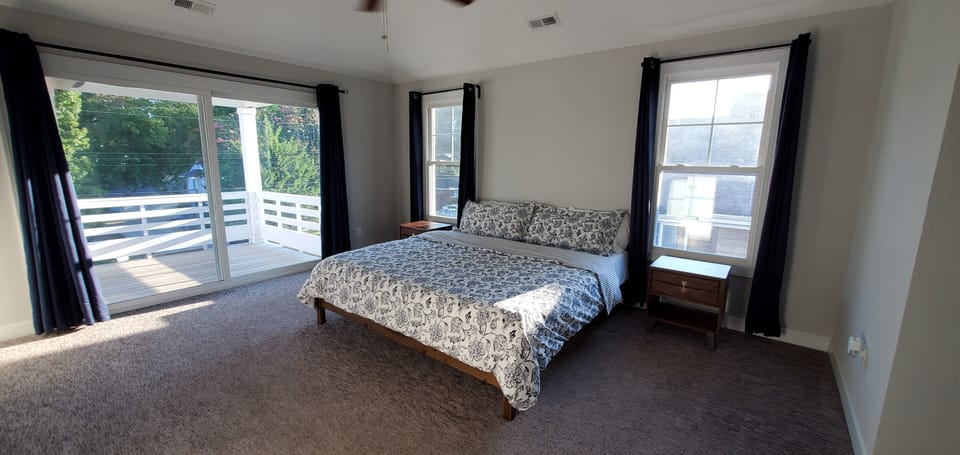 3rd Floor - Master Bedroom - King Bed