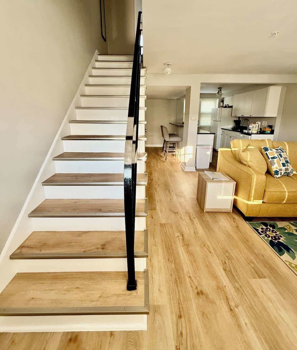 Shift from city energy to simple comfort.