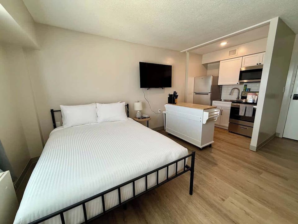 Sleep, cook, and launch your city day from here.