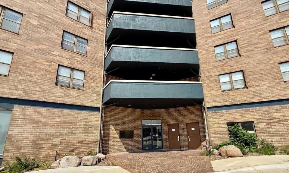 Step into simple, convenient living for city adventures.