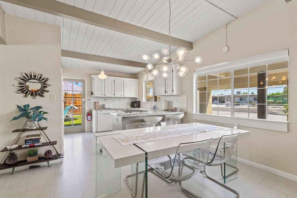 Kitchen & Dining Area