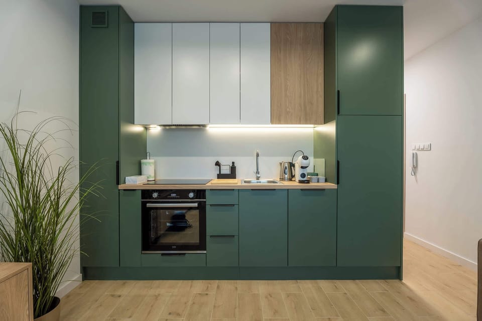 Modern, fully equipped kitchenette. 