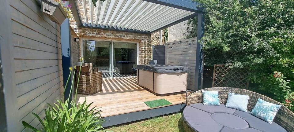 South-facing terrace with pergola and private spa (subject to regulations)