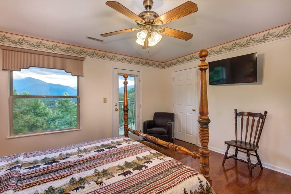 One of Mountain View Paradise's comfy bedrooms