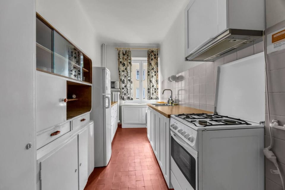 Kitchen Area – Fully equipped with gas stove, fridge, microwave, and vintage cabinets | Book Now with RENTUJEMY.COM