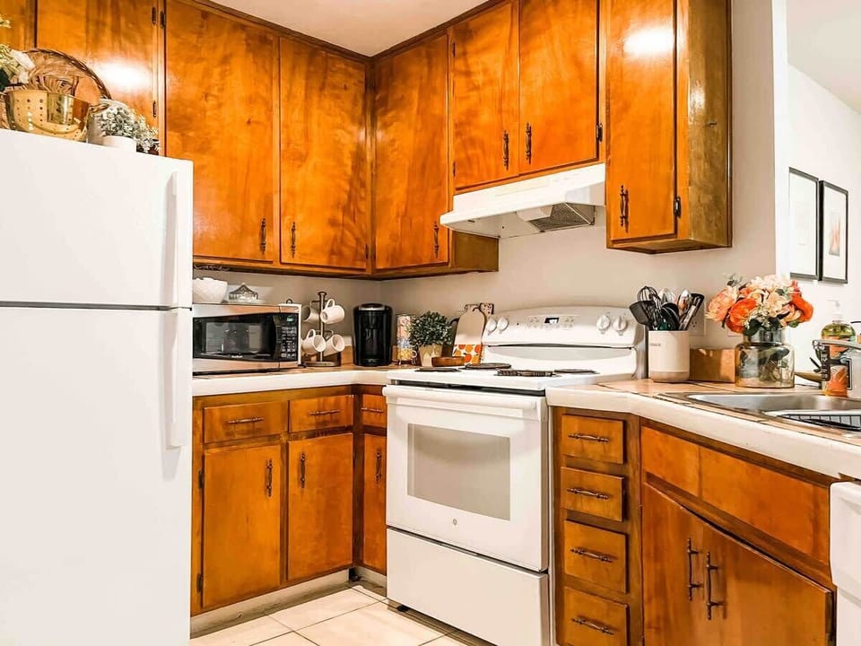Full kitchen