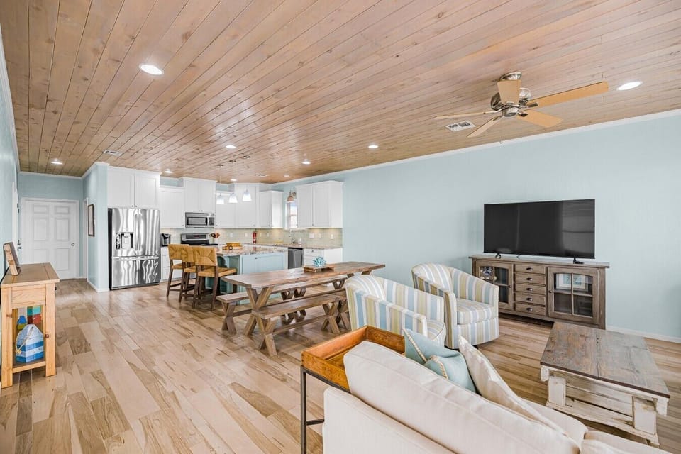 Your comfortable home base in Port O’Connor—perfect for slow mornings and laid-back evenings with your favorite people.