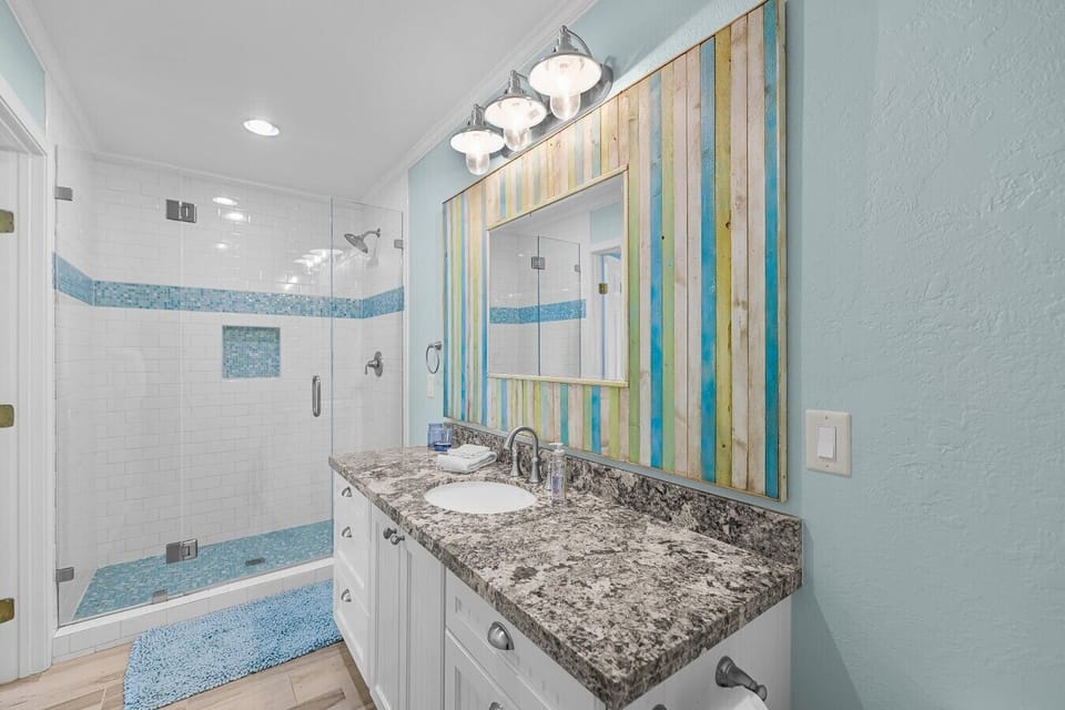 Full bathroom 2 with shower