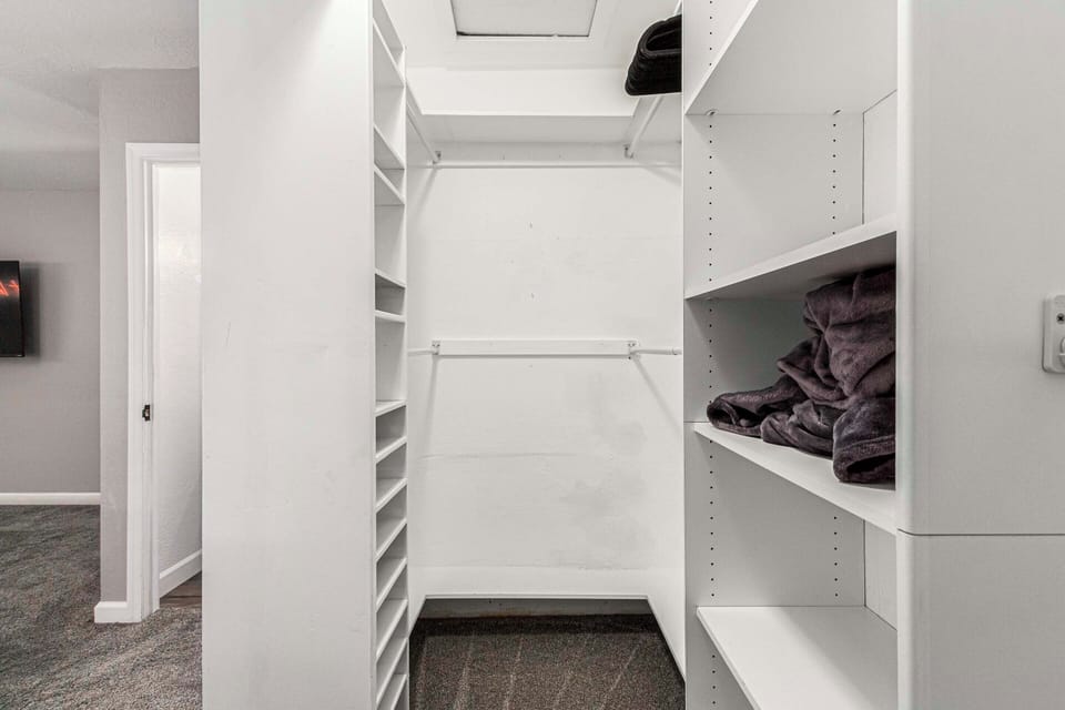 Walk-in Closet