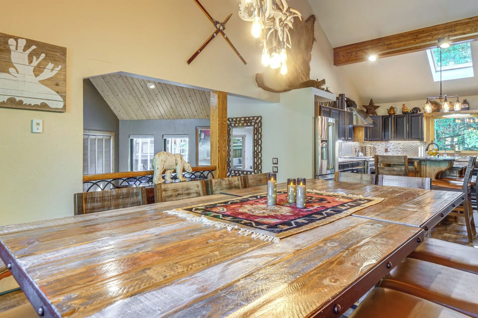 Main Dining Area | Dishware/Flatware Provided | Upper Level