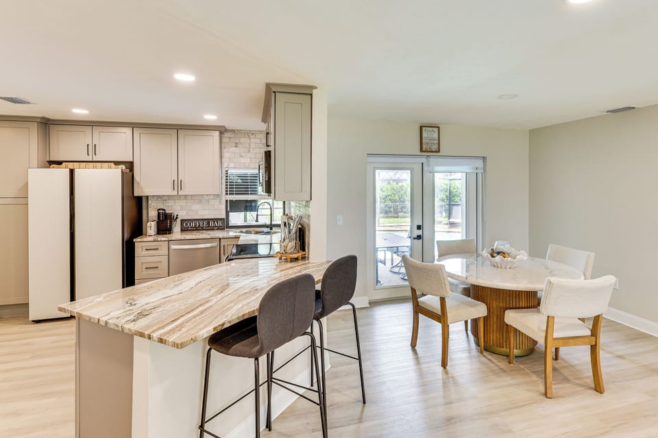 Dining Table | Breakfast Bar | Kitchen