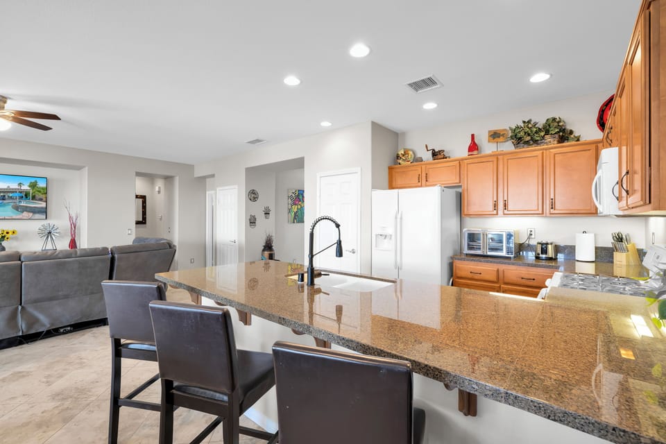 Large kitchen with breakfast bar